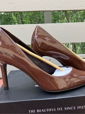 NIB Naturalizer Women's Size 8 W Anna, Cappuccino Pointed Toe High Heel Pump